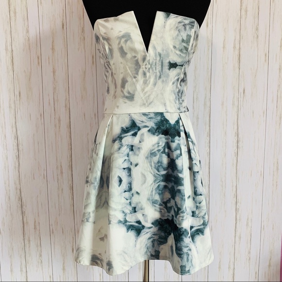 Tobi Dresses & Skirts - Tobi ivory strapless dress blue flowers - size L